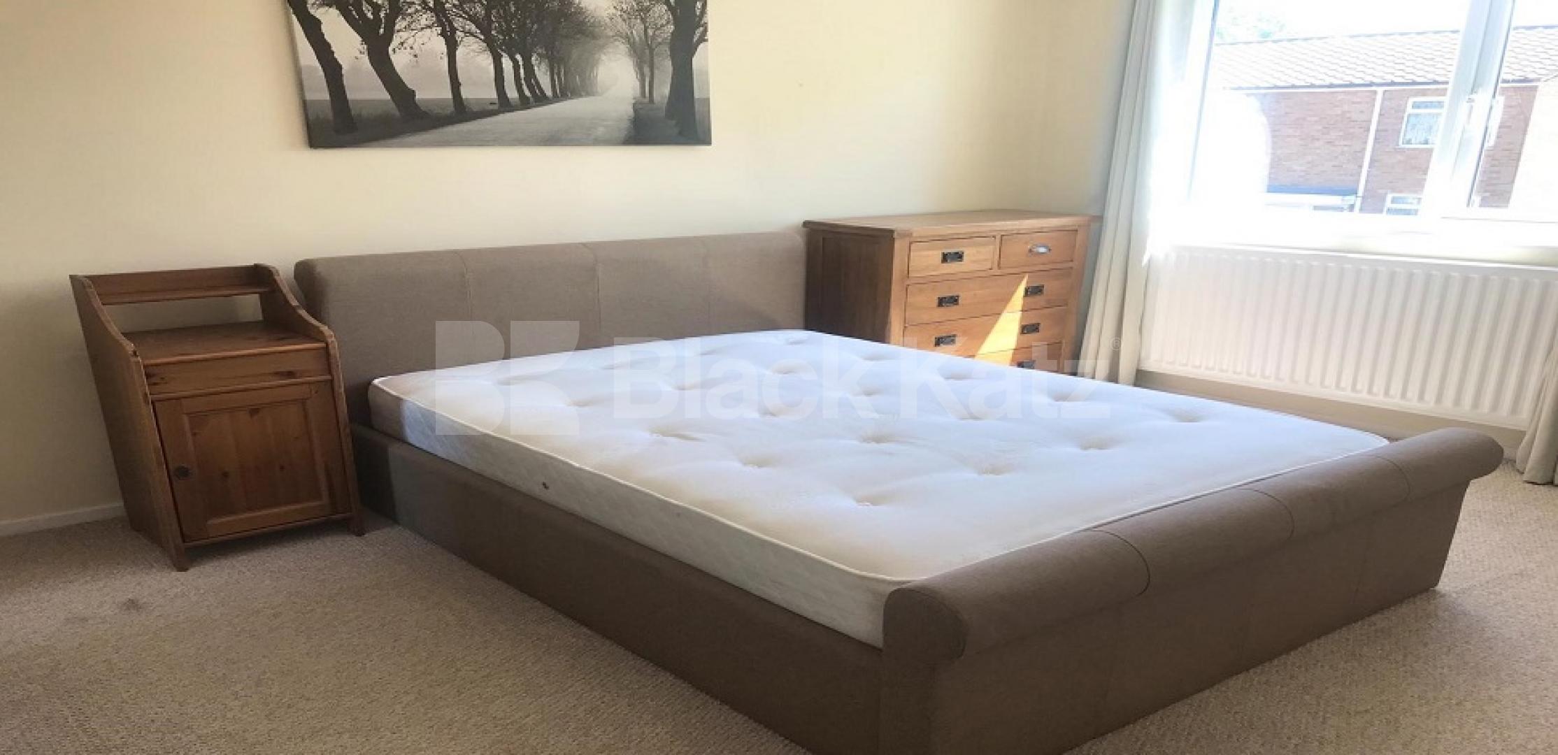 			LET , 4 Bedroom, 1 bath, 1 reception House			 Dunston Road, Clapham Junction