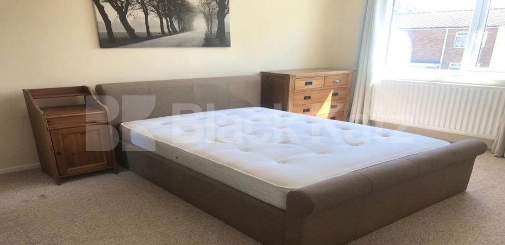 			LET , 4 Bedroom, 1 bath, 1 reception House			 Dunston Road, Clapham Junction