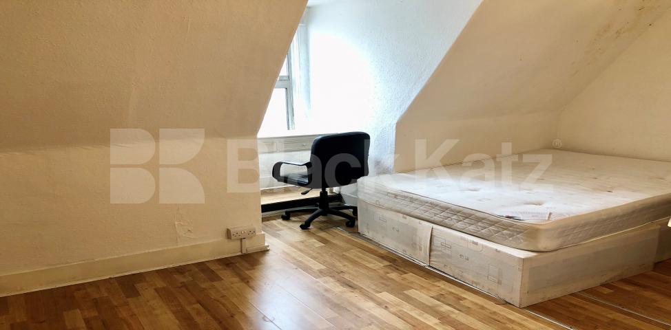 			NEW INSTRUCTION, 3 Bedroom, 1 bath, 1 reception Apartment			 Tower Bridge Road, London Bridge/ Tower Bridge Road