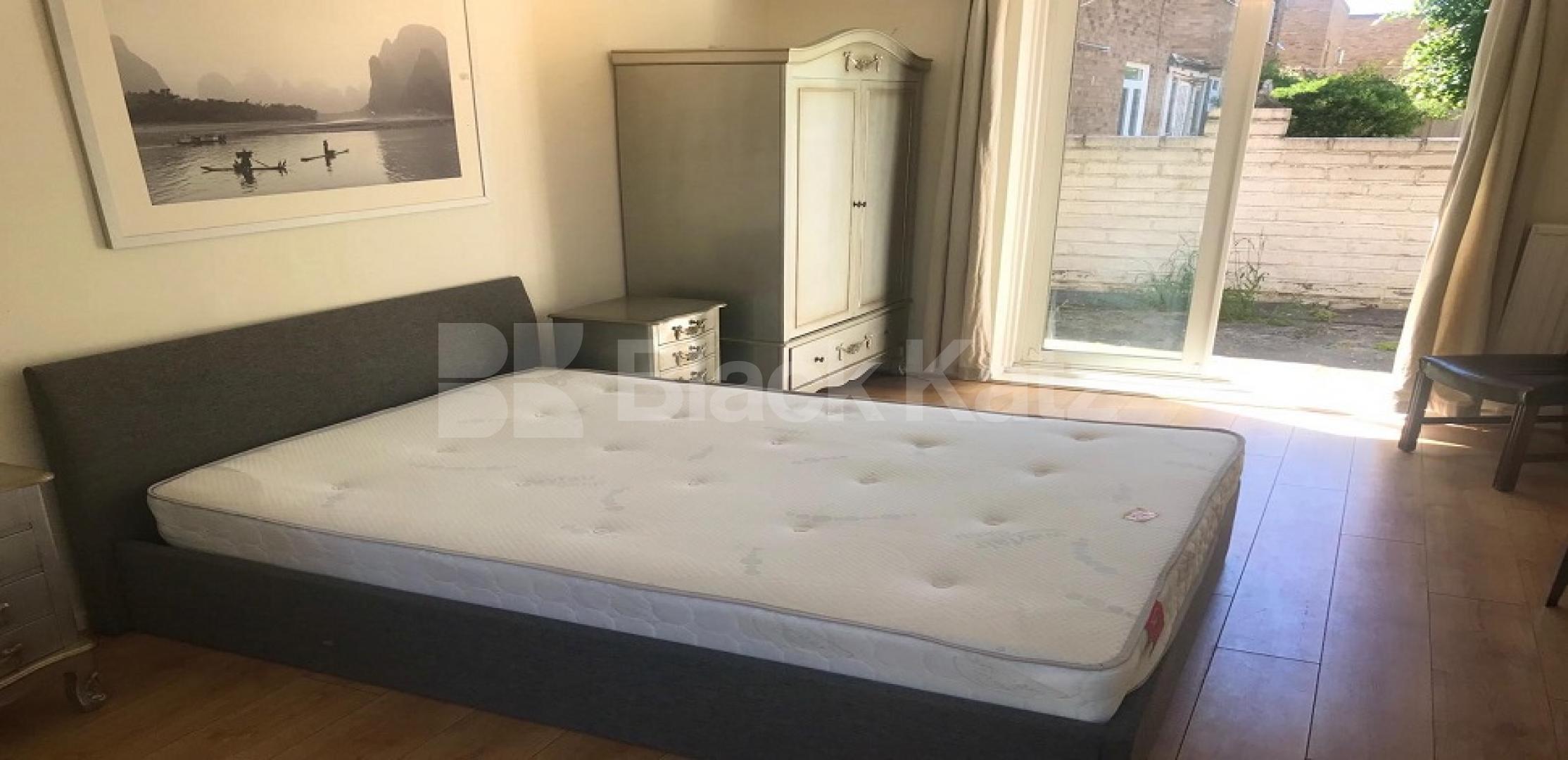 			LET , 4 Bedroom, 1 bath, 1 reception House			 Dunston Road, Clapham Junction