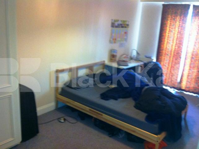 			IDEAL FOR 3 SHARERS!, 2 Bedroom, 1 bath, 1 reception Flat			 York Way, Caledonian Road