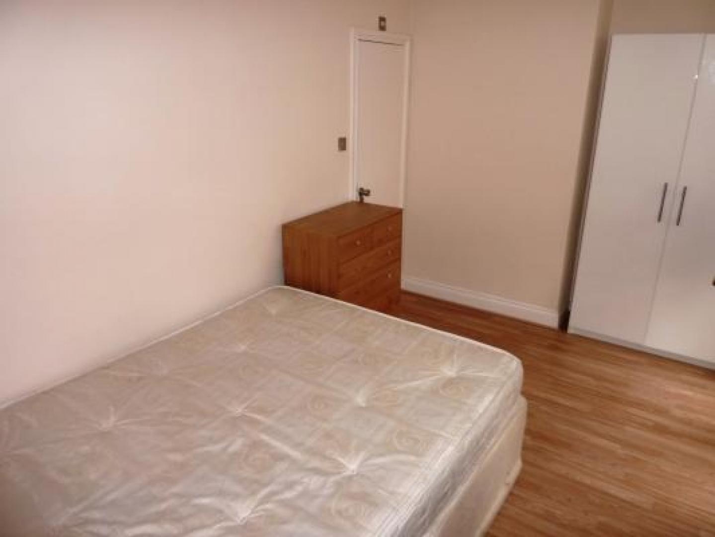 			3 Bedroom, 1 bath, 1 reception Flat			 Shirland Road, MAIDA VALE