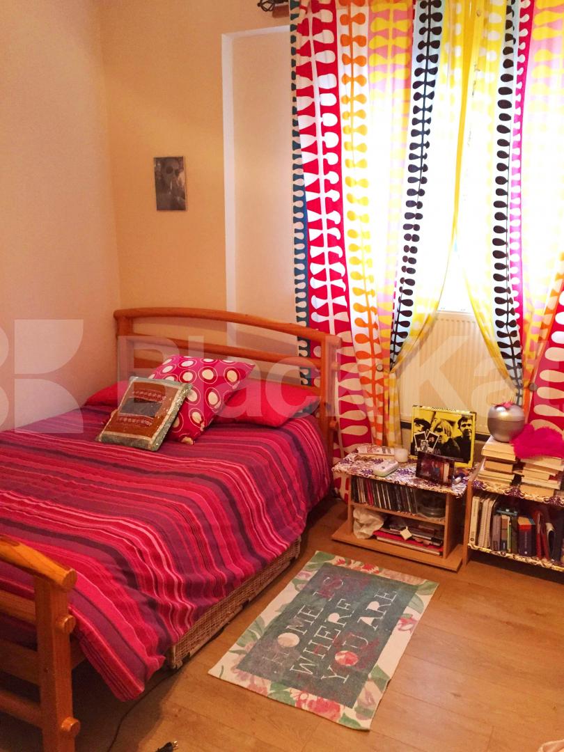 			3 Bedroom, 1 bath, 1 reception Flat			 Avondale House, Avondale Square, Old Kent Road