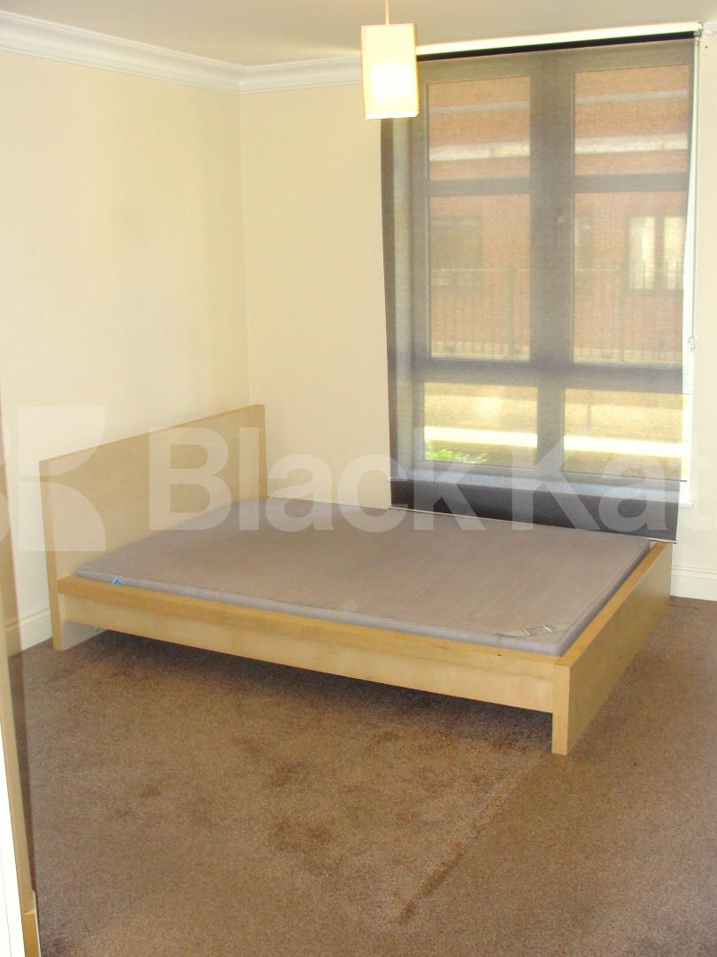 			LET, 3 Bedroom, 1 bath, 1 reception Apartment			 Kingfisher Court, Swan Street , Borough / London Bridge 