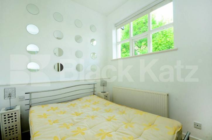 			NEW INSTRUCTION, 1 Bedroom, 1 bath, 1 reception Flat			 St Johns Avenue, Putney