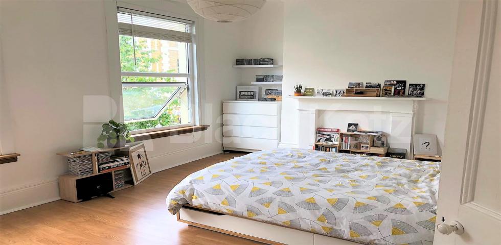 			4 BEDROOM HOUSE WITH PRIVATE GARDEN, 4 Bedroom, 1 bath, 1 reception House			 Shakspeare Walk, NEWINGTON GREEN-CANONBURY