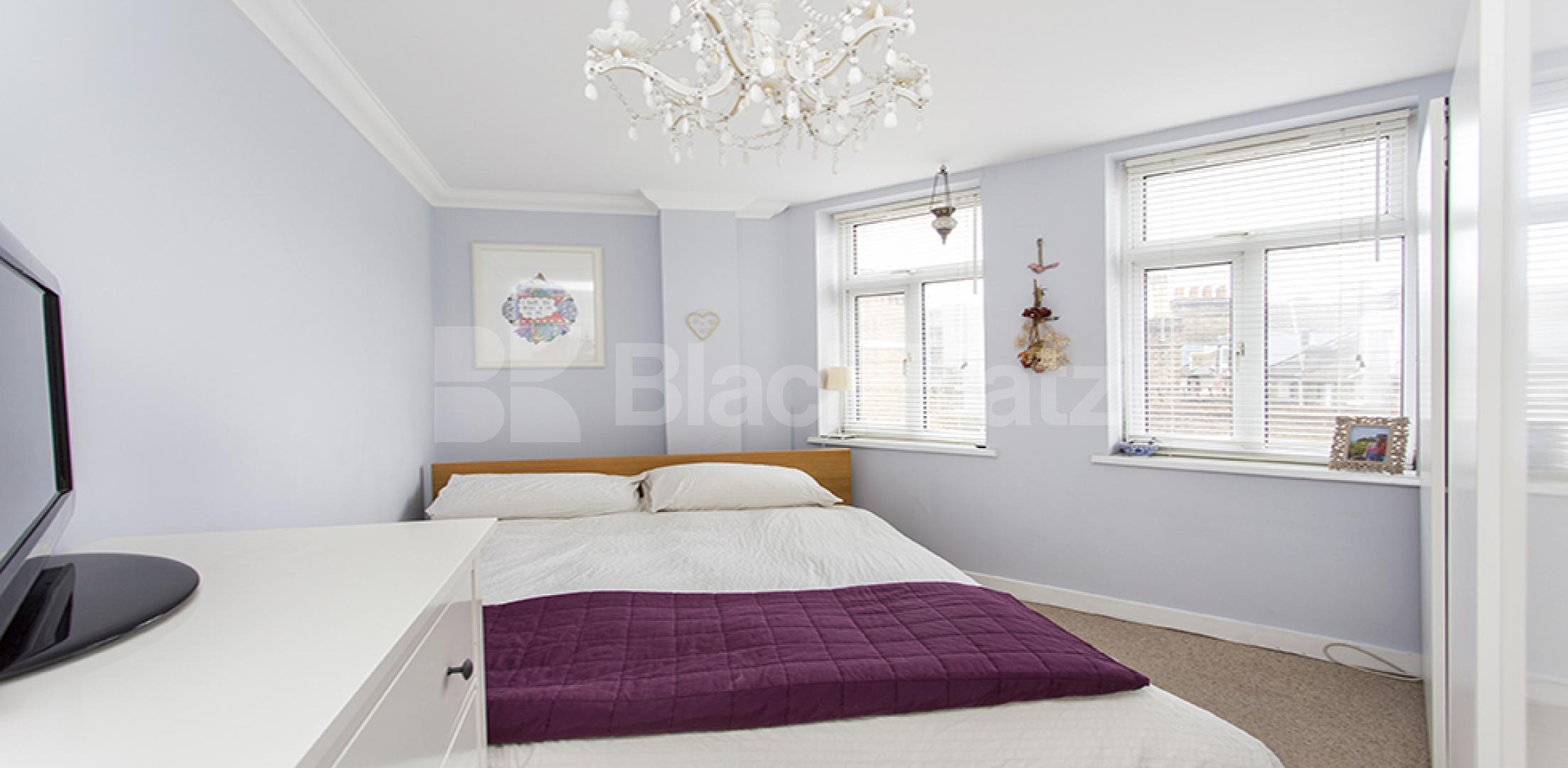			1 Bedroom, 1 bath, 1 reception Flat			 Stoke Newington High Street, STOKE NEWINGTON
