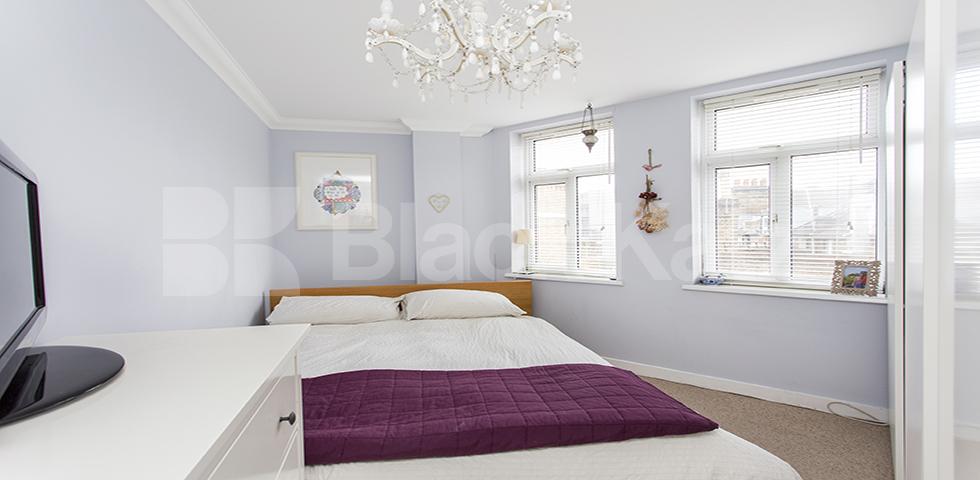 			1 Bedroom, 1 bath, 1 reception Flat			 Stoke Newington High Street, STOKE NEWINGTON