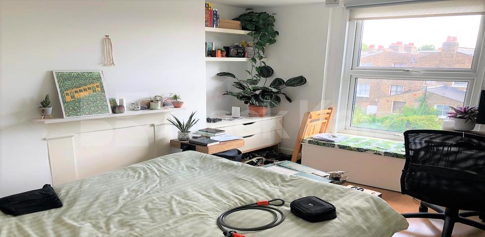 			4 BEDROOM HOUSE WITH PRIVATE GARDEN, 4 Bedroom, 1 bath, 1 reception House			 Shakspeare Walk, NEWINGTON GREEN-CANONBURY