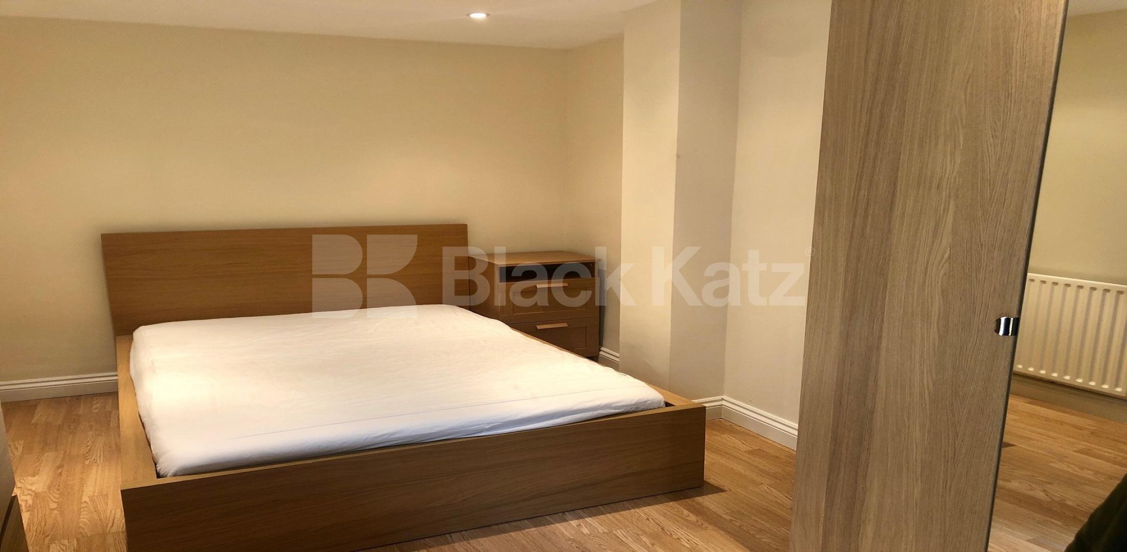 			LET , 4 Bedroom, 2 bath, 2 reception Apartment			 Walworth Road, Elephant and Castle