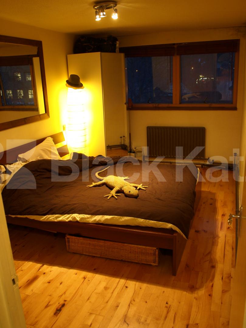 			FANTASTIC LOCATION LOCATION!!!!!!!!, 1 Bedroom, 1 bath, 1 reception Apartment			 Manneby Prior, Cumming St, Angel/Kings Cross