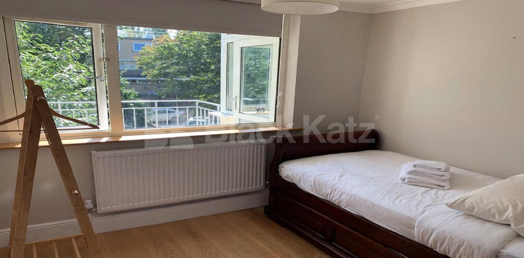 			NEW INSTRUCTION ALL BILLS INCLUDED, 5 Bedroom, 1 bath, 1 reception Apartment			 Deeley Road, Stockwell/Battersea