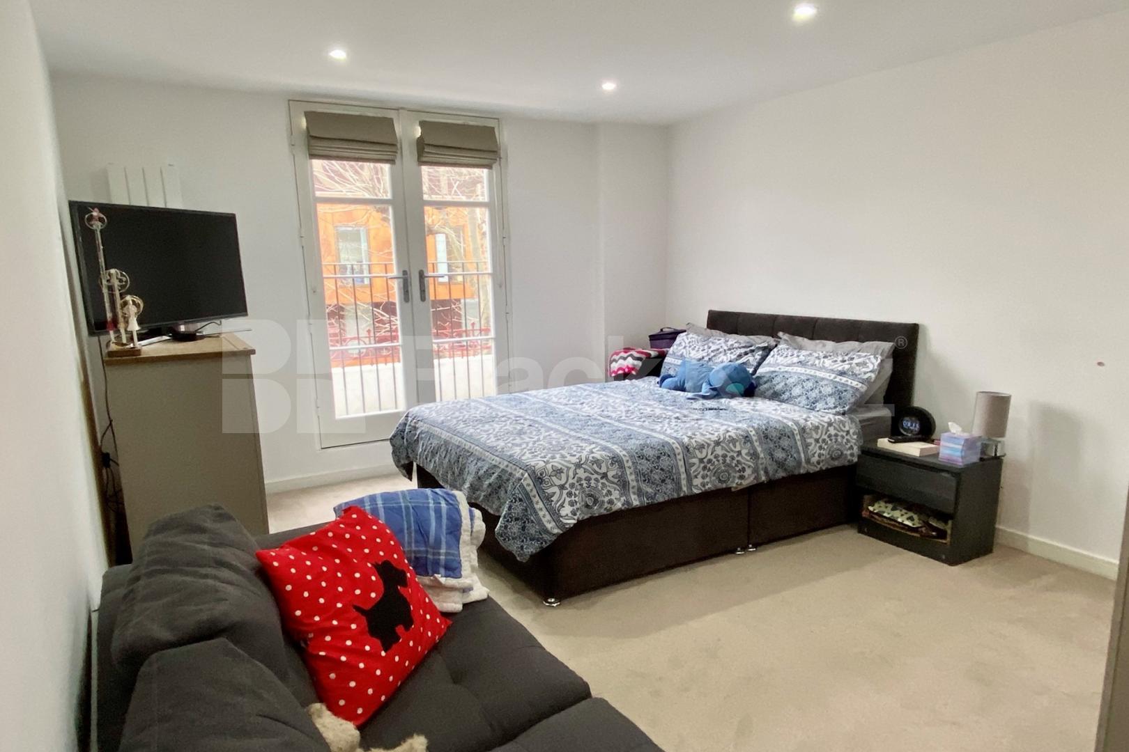 Boasting size, quality & location  St. Johns Hill, Clapham Junction