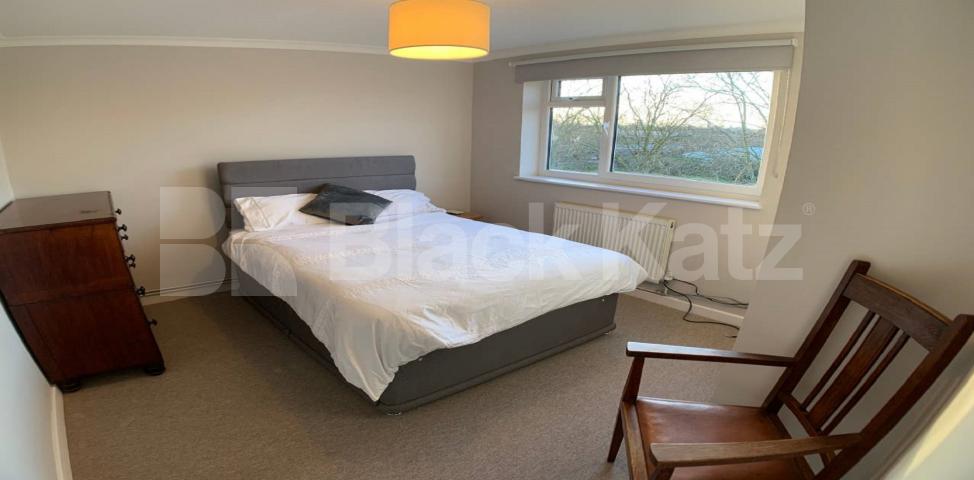 			NEW INSTRUCTION ALL BILLS INCLUDED, 3 Bedroom, 1 bath, 1 reception Apartment			 Wandsworth Road, Stockwell/Battersea