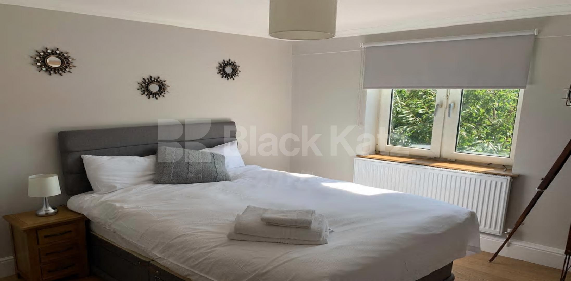 			NEW INSTRUCTION ALL BILLS INCLUDED, 5 Bedroom, 1 bath, 1 reception Apartment			 Deeley Road, Stockwell/Battersea