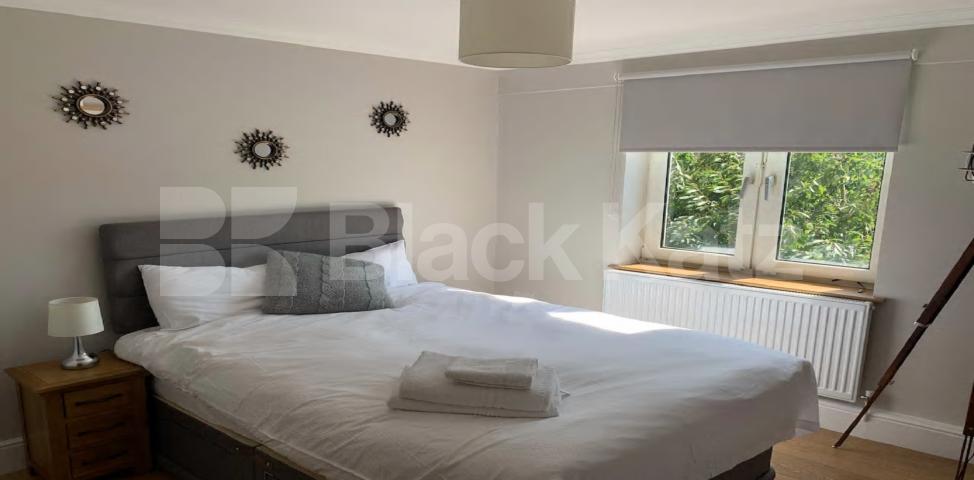 			NEW INSTRUCTION ALL BILLS INCLUDED, 5 Bedroom, 1 bath, 1 reception Apartment			 Deeley Road, Stockwell/Battersea