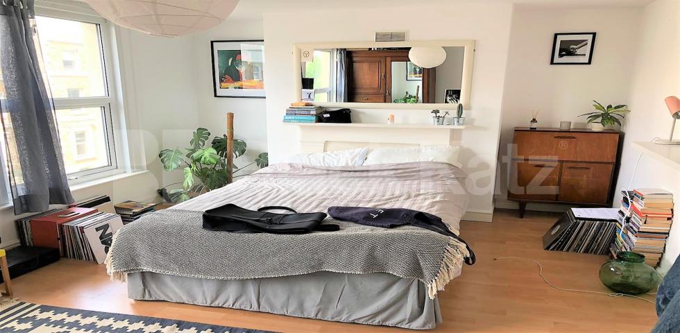 			4 BEDROOM HOUSE WITH PRIVATE GARDEN, 4 Bedroom, 1 bath, 1 reception House			 Shakspeare Walk, NEWINGTON GREEN-CANONBURY