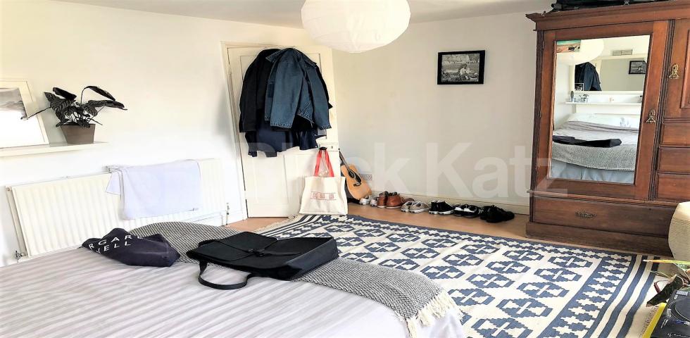 			4 BEDROOM HOUSE WITH PRIVATE GARDEN, 4 Bedroom, 1 bath, 1 reception House			 Shakspeare Walk, NEWINGTON GREEN-CANONBURY