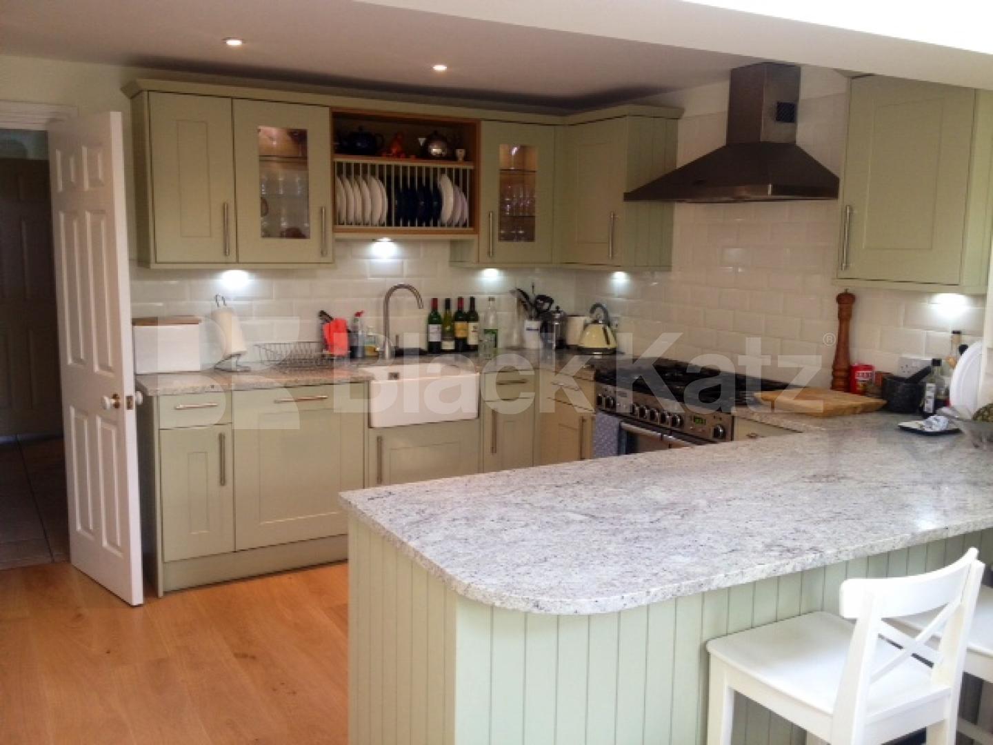 			NEW INSTRUCTION, 3 Bedroom, 1 bath, 1 reception Mews House			 Bevin Square, Wandsworth Common / Tooting Bec