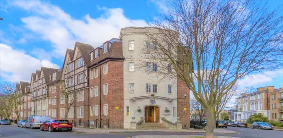 			2 Bedroom, 1 bath, 1 reception Flat			 Mortimer Crescent, SOUTH HAMPSTEAD