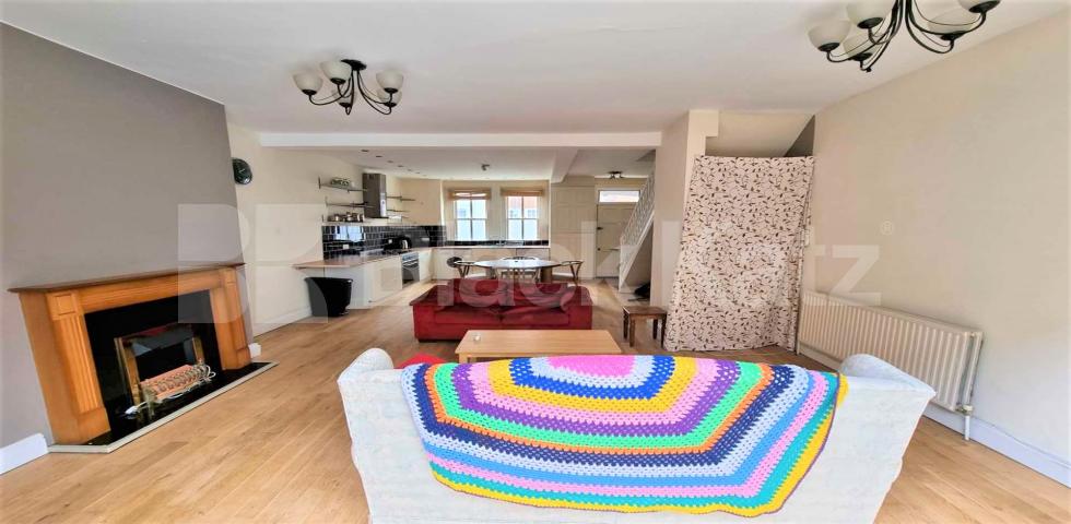 			3 Bedroom, 1 bath, 1 reception Terraced House			 Galloway Road , Shepherds Bush