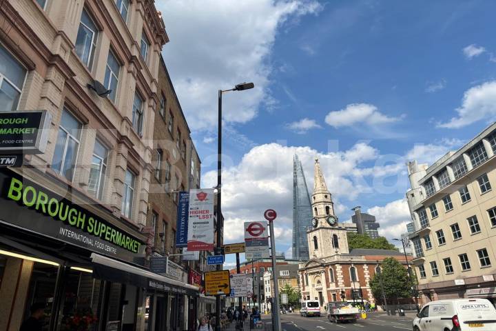 Moments from Borough Station  Borough High Street, Borough