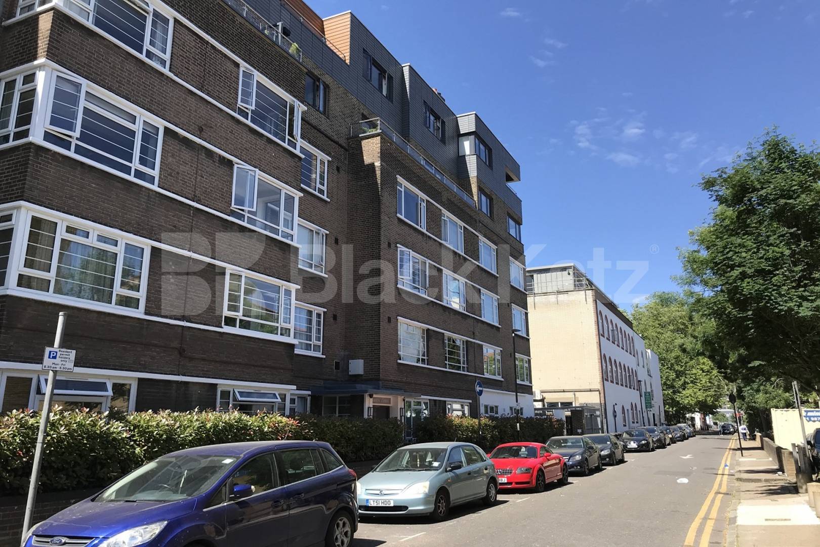 Flooded with natural light & superbly located Damien Street , Whitechapel / Aldgate