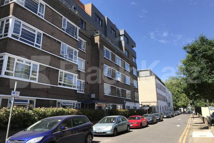 Flooded with natural light & superbly located Damien Street , Whitechapel / Aldgate