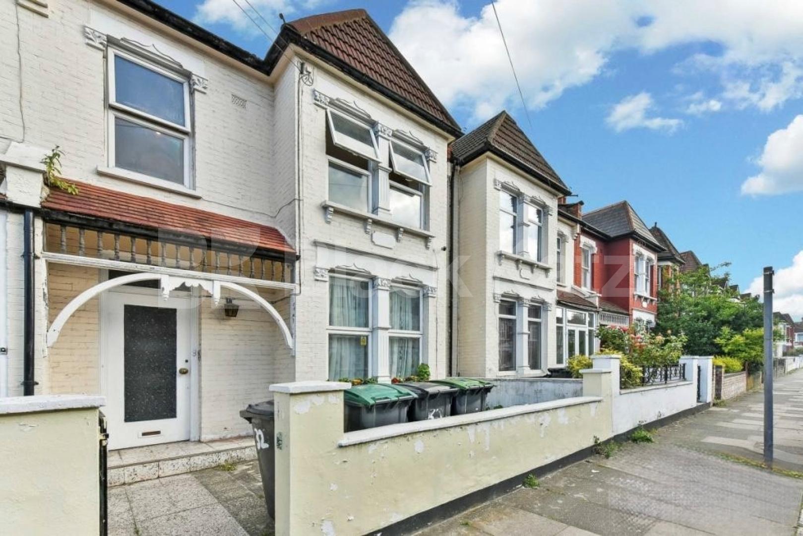A well-proportioned three-bedroom flat situated on Boundary Road, N22 Boundary Road, Turnpike Lane 