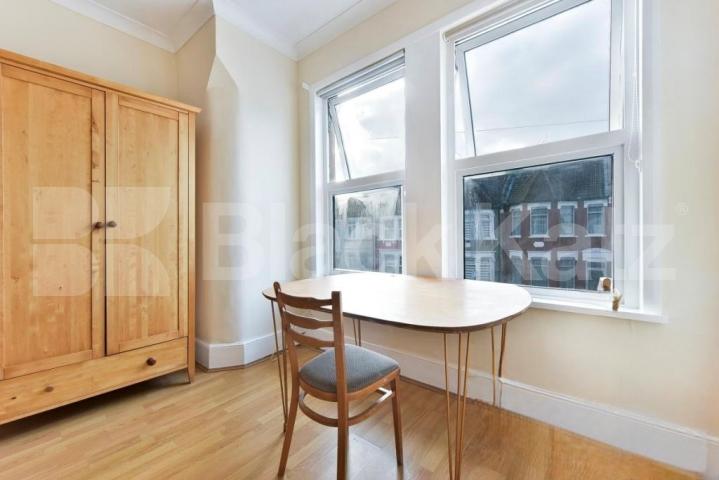 A well-proportioned three-bedroom flat situated on Boundary Road, N22 Boundary Road, Turnpike Lane 
