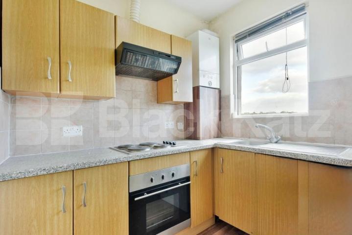 A well-proportioned three-bedroom flat situated on Boundary Road, N22 Boundary Road, Turnpike Lane 