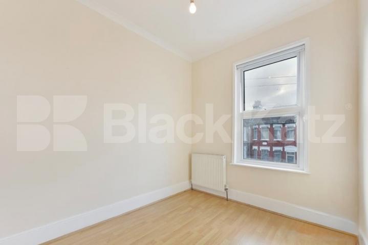A well-proportioned three-bedroom flat situated on Boundary Road, N22 Boundary Road, Turnpike Lane 