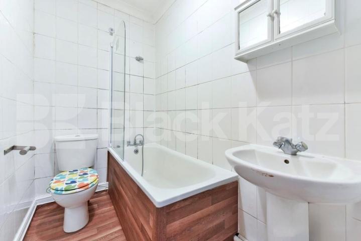 A well-proportioned three-bedroom flat situated on Boundary Road, N22 Boundary Road, Turnpike Lane 