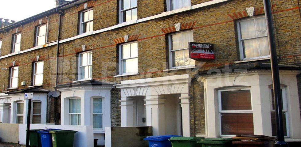 			NEW INSTRUCTION, 2 Bedroom, 1 bath, 1 reception Apartment			 Brook Drive, Elephant & Castle/Lambeth North