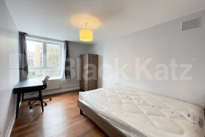 Bright & airy and recently redecorated throughout Browning Street , Elephant and Castle
