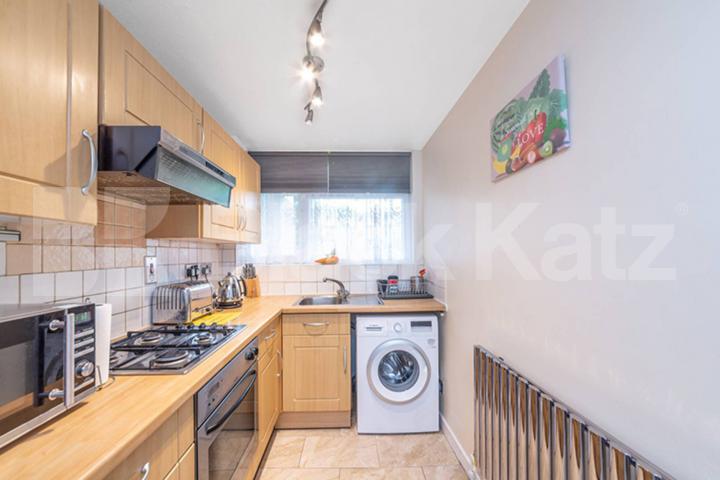 spacious 1 bedroom property located within a secure and gated development Brecknock Road, Tufnell Park 