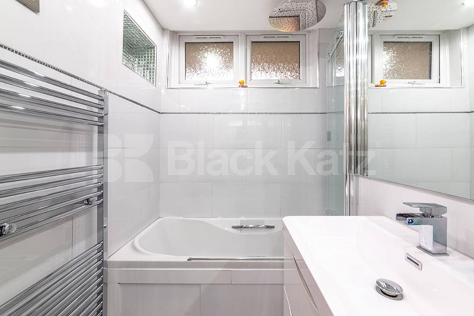 spacious 1 bedroom property located within a secure and gated development Brecknock Road, Tufnell Park 