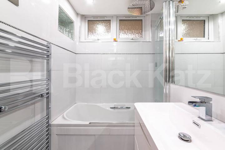 spacious 1 bedroom property located within a secure and gated development Brecknock Road, Tufnell Park 