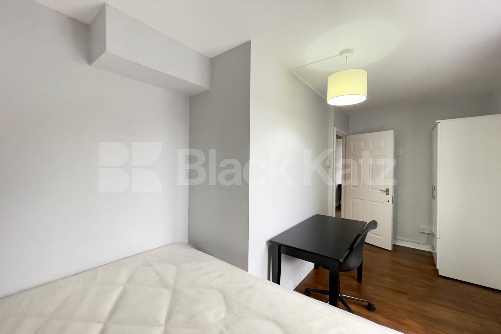 stylish neutral decor & 670 Sq. Ft. of living and entertaining space Browning Street , Elephant and Castle