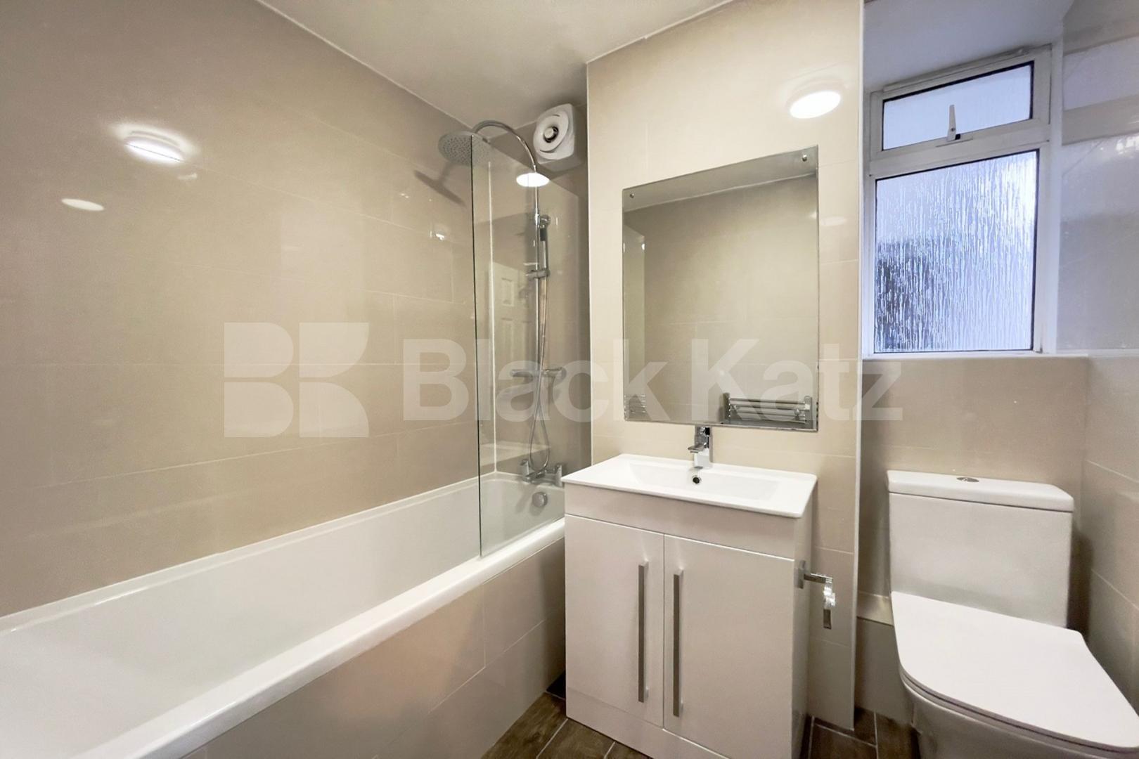 stylish neutral decor & 670 Sq. Ft. of living and entertaining space Browning Street , Elephant and Castle