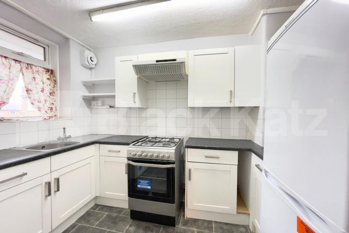 stylish neutral decor & 670 Sq. Ft. of living and entertaining space Browning Street , Elephant and Castle