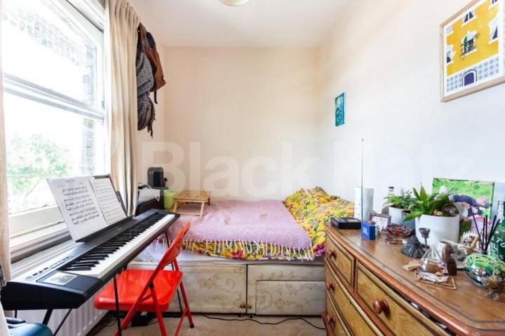 Top-floor 3-bed on Brecknock Rd with kitchen diner and great transport links. Brecknock Road, Tufnell Park 
