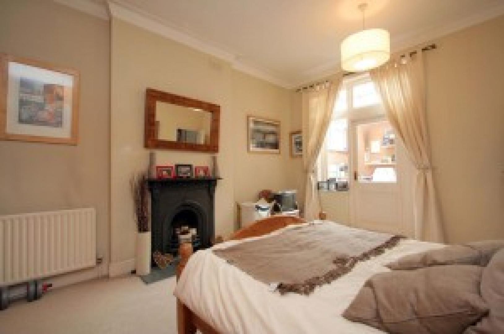 			PRIVATE GARDEN, 2 Bedroom, 1 bath, 1 reception Flat			 Brondesbury Park, WILLESDEN GREEN