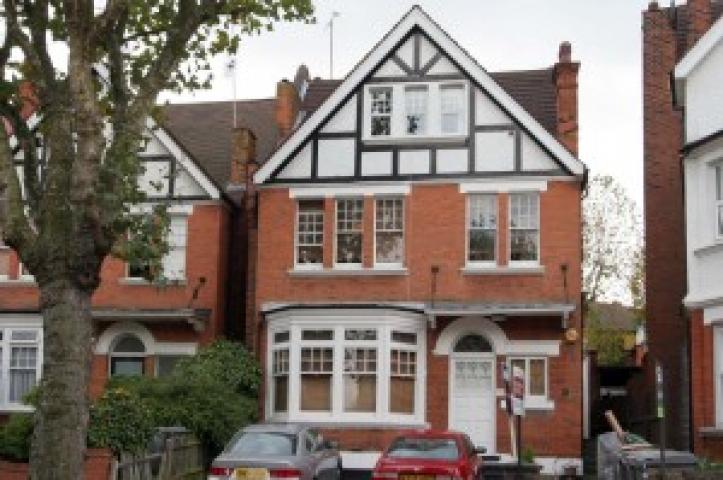 			PRIVATE GARDEN, 2 Bedroom, 1 bath, 1 reception Flat			 Brondesbury Park, WILLESDEN GREEN
