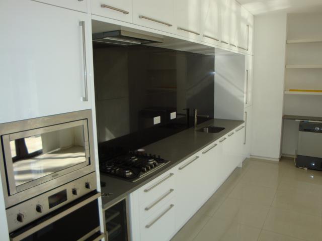 			STUNNING APARTMENT, 2 Bedroom, 1 bath, 1 reception Flat			 Brondesbury Road, QUEENS PARK