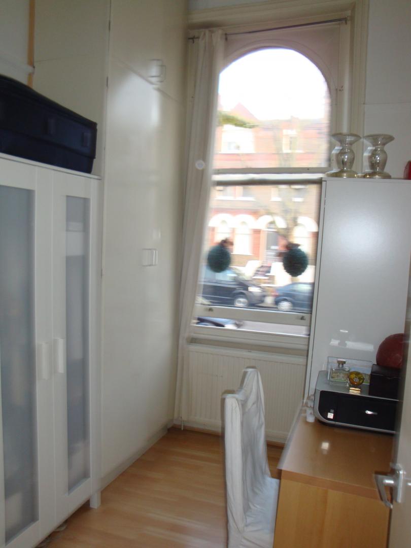 			LET, Studio Apartment, 1 bath, 1 reception Studio			 Brondesbury Villas, QUEENS PARK