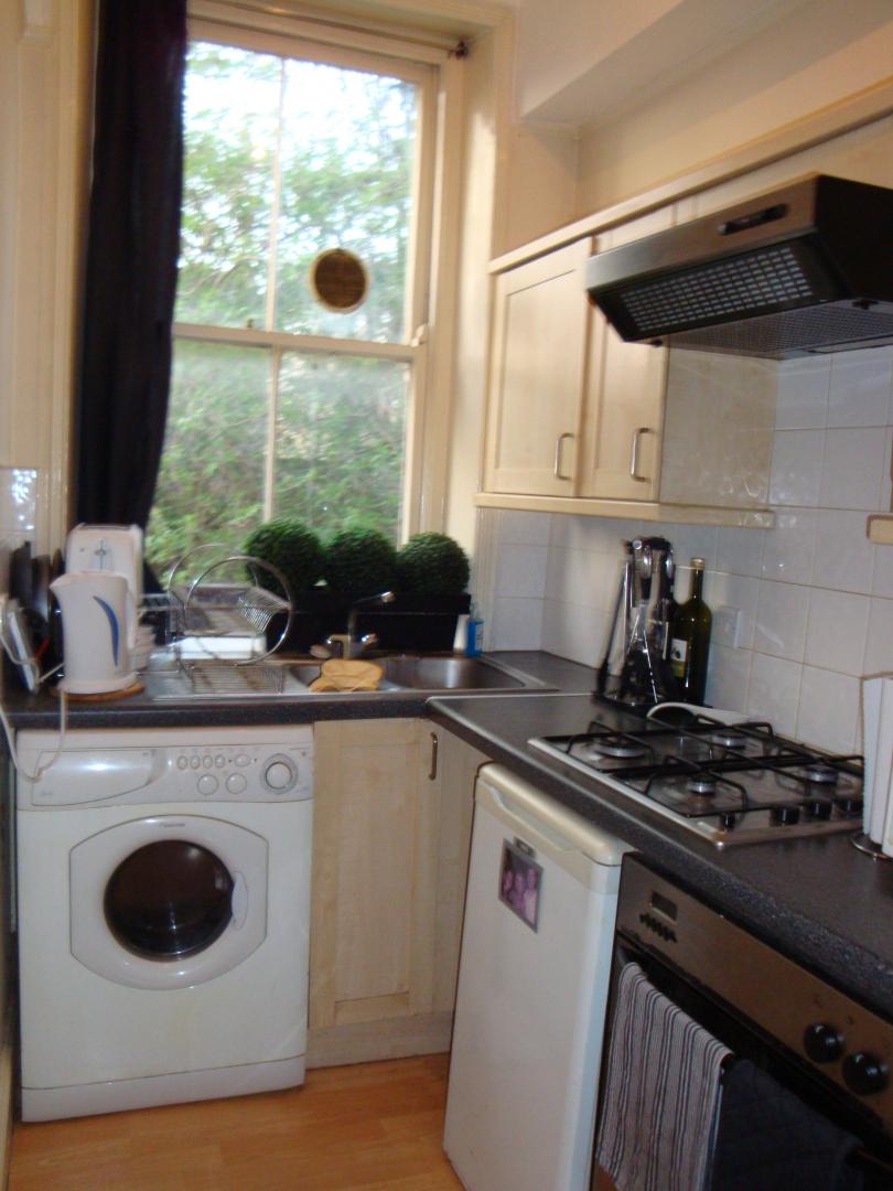 			LET, Studio Apartment, 1 bath, 1 reception Studio			 Brondesbury Villas, QUEENS PARK