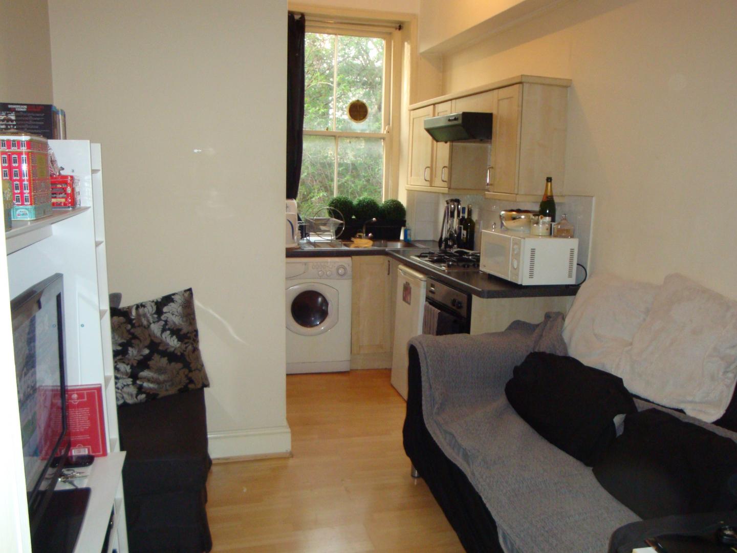 			LET, Studio Apartment, 1 bath, 1 reception Studio			 Brondesbury Villas, QUEENS PARK