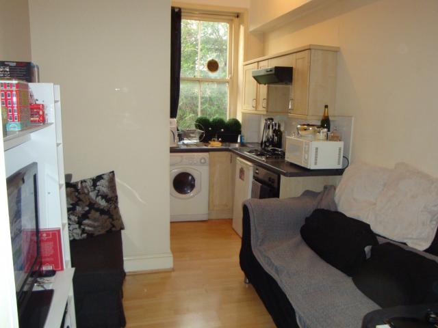 			LET, Studio Apartment, 1 bath, 1 reception Studio			 Brondesbury Villas, QUEENS PARK