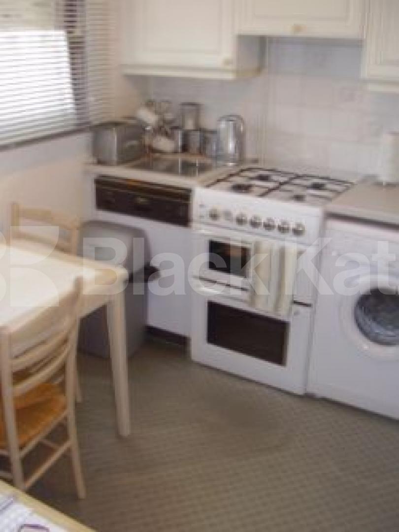 			3 Bedroom, 1 bath, 1 reception Flat			 Brownswoods Road, FINSBURY PARK N4